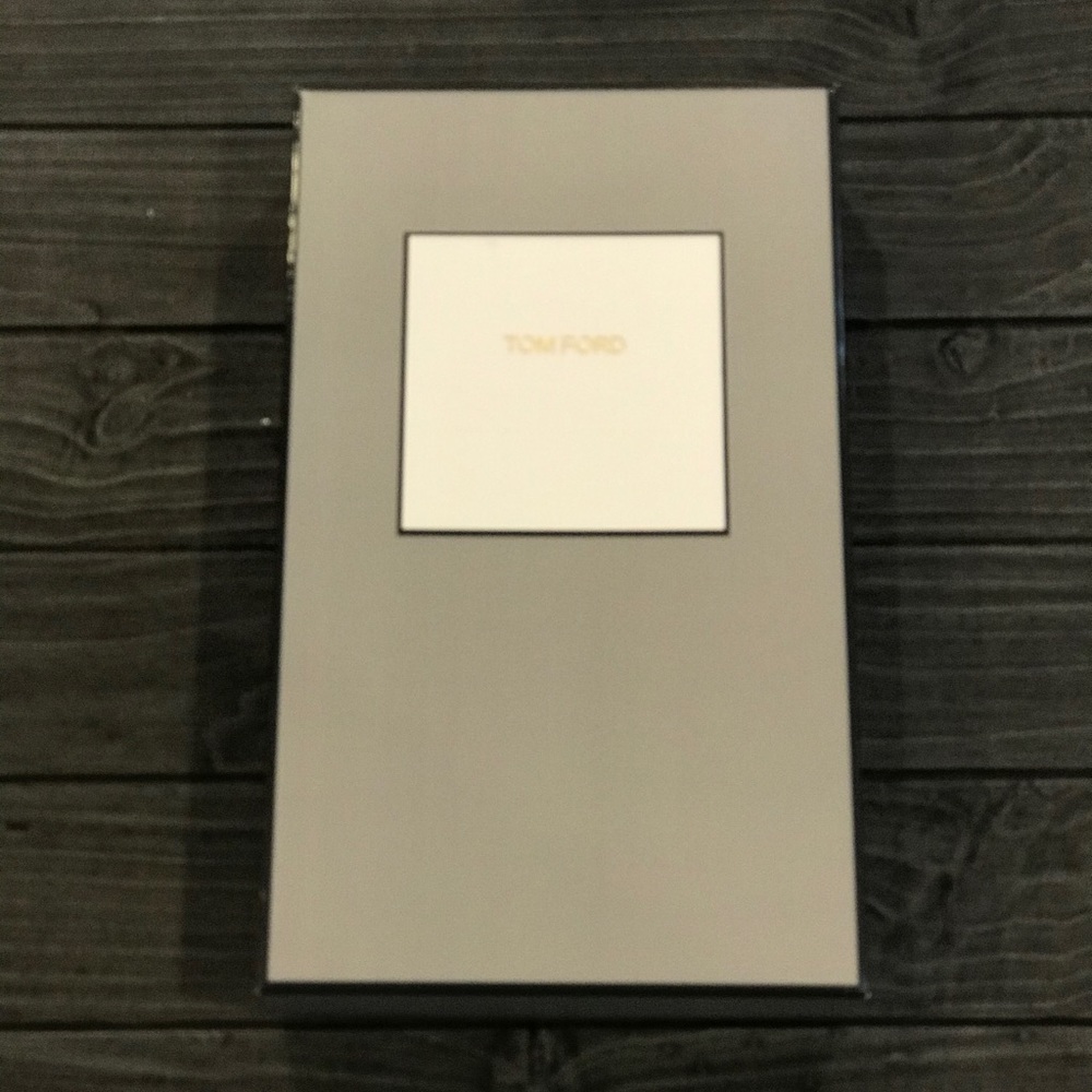 Tom Ford Designer Large Gift Box & Ribbons - Picture 4 of 6